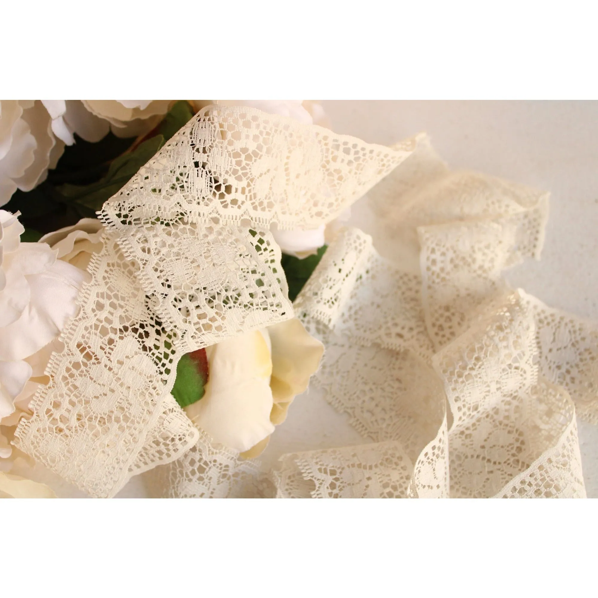 Vintage 1950s Lace Trim / Ivory 2 yard,  1.75" wide